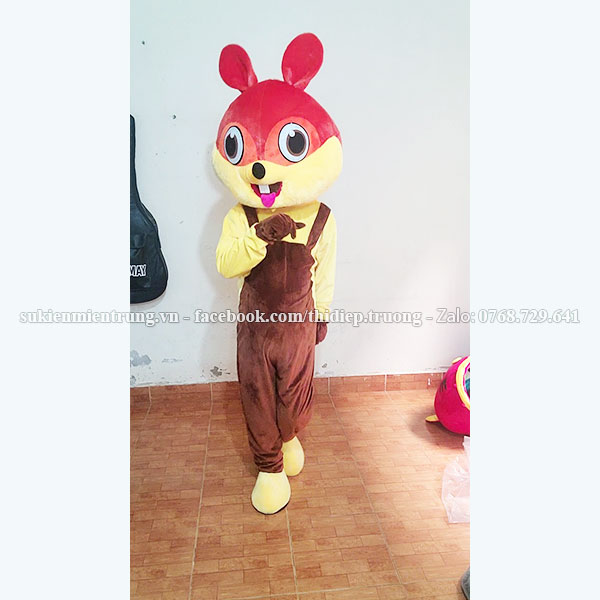 Mascot  sóc yếm nâu